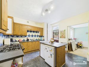Kitchen/Breakfast Room- click for photo gallery